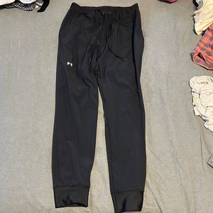 Women’s Heat Gear black under armour pants/joggers. Size Small. Never worn.
